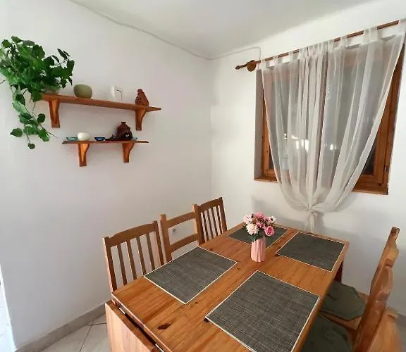 Apartment Balatonfenyves בית נופש