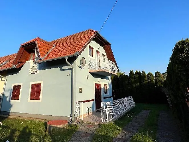 Apartment Balatonfenyves בית נופש בלטונפנבש